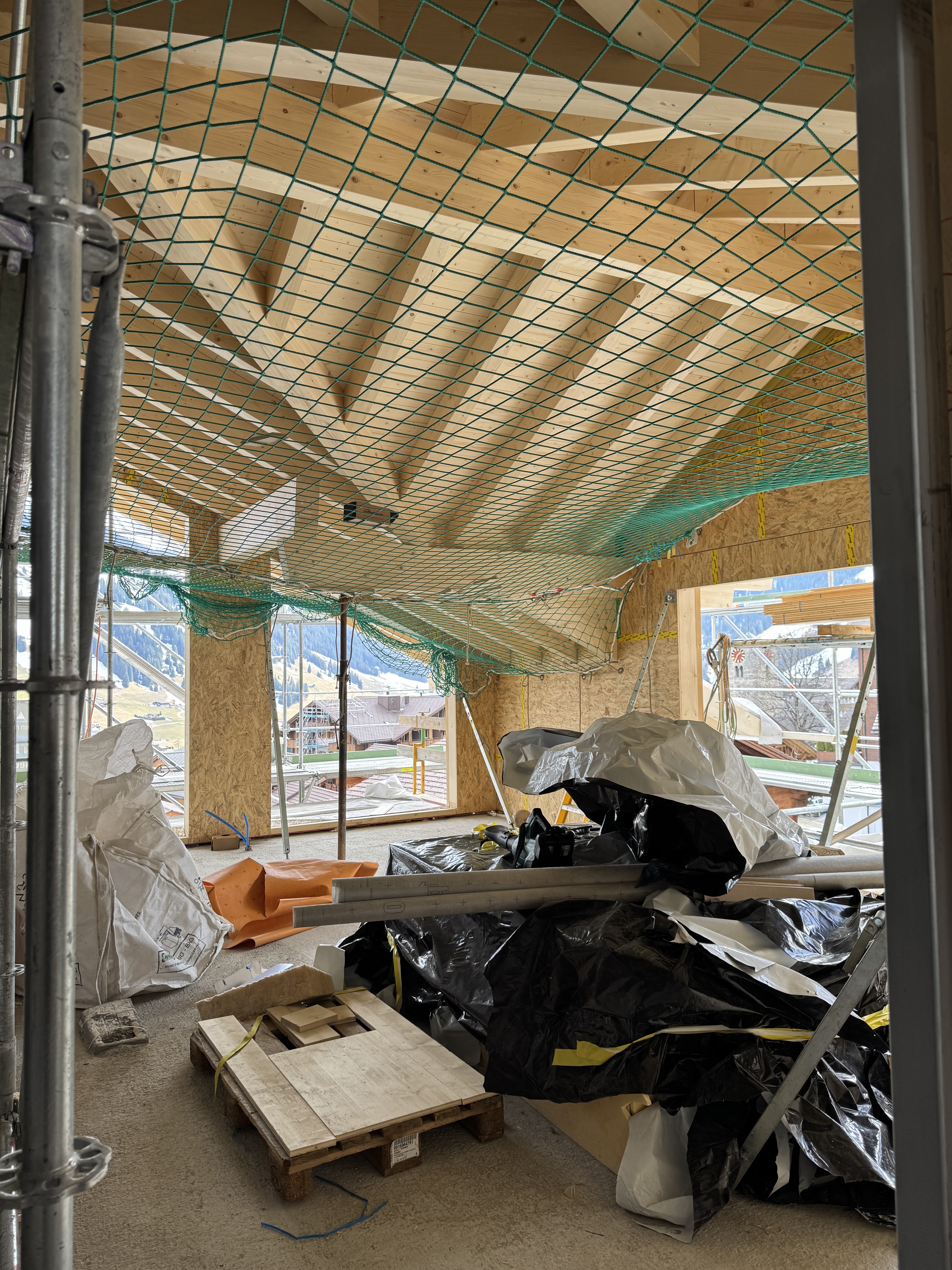 #25 Aufrichtarbeiten beim MFH Montana